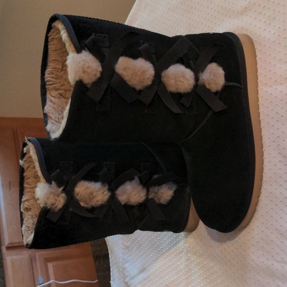 UGGs - Picture 3 of 6